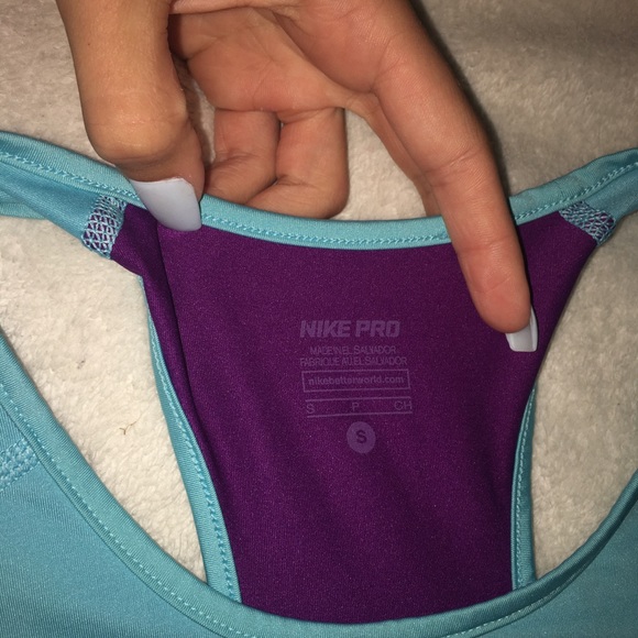 nike tank top - Picture 3 of 3